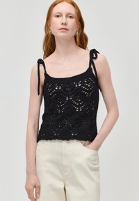 Топ на бретельках