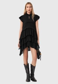 Короткое платье