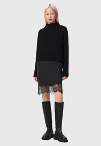 Вязаное платье