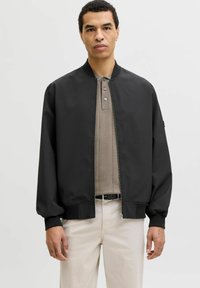 Куртка бомбер