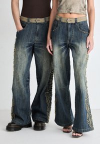 Свободные джинсы