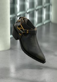 Ковбойские сапожки
