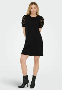 Короткое платье