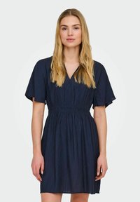 Короткое платье