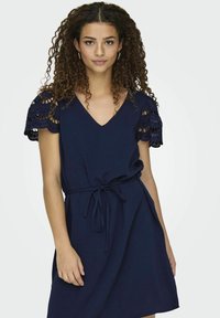 Короткое платье