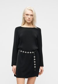 Короткое платье Короткое платье