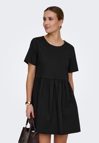 Короткое платье