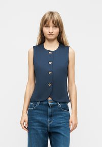 Жилет Жилет