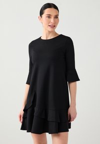 Короткое платье