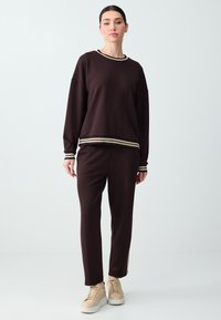 Спортивные штаны