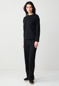 Спортивные штаны