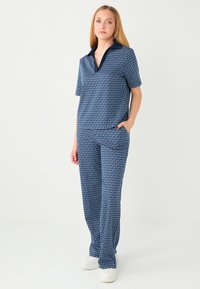 Широкие брюки