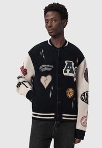 Куртка бомбер