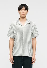 Рубашка с коротким рукавом Рубашка с коротким рукавом