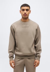 Спортивная кофта