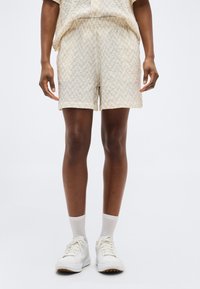 Шорты Шорты