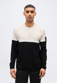 Спортивная кофта