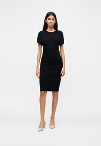 Вязаное платье