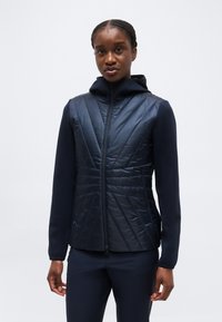 Спортивная куртка Спортивная куртка