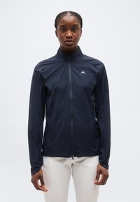 Спортивная куртка Спортивная куртка