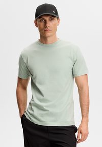 Футболка Футболка