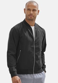 Куртка бомбер