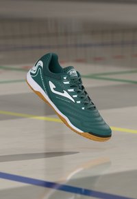 Футбольные бутсы Футбольные бутсы