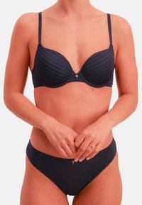 Бюстгальтер на косточках