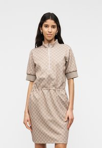 Короткое платье