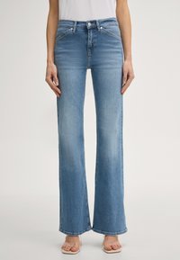 Клешеные брюки