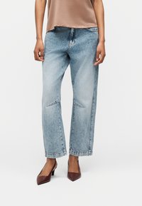 Джинсы Джинсы