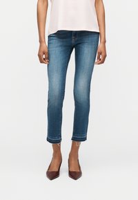 Короткие джинсы Короткие джинсы