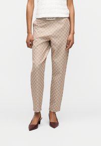 Узкие брюки