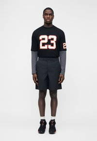 Спортивныве шорты