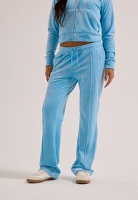 Спортивные штаны Спортивные штаны