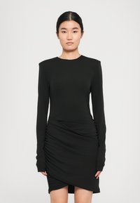 Короткое платье