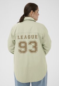 Короткое пальто