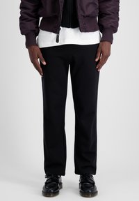 Спортивные штаны Спортивные штаны