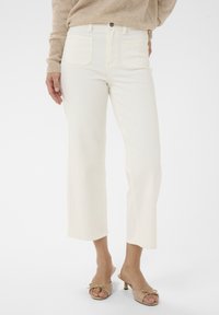 Короткие джинсы