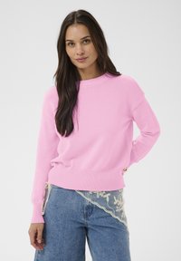 Пуловер в полоску