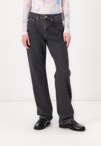 Прямые джинсы Прямые джинсы