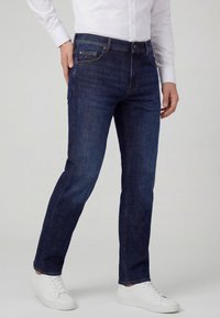 Узкие джинсы