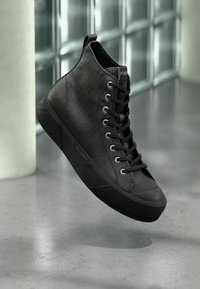 Высокие кеды Высокие кеды