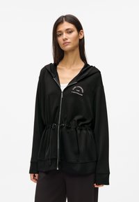 Длинная куртка Длинная куртка