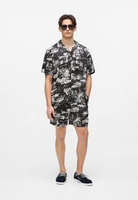 Шорты Шорты