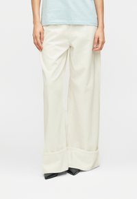 Свободные джинсы Свободные джинсы