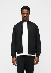 Куртка бомбер