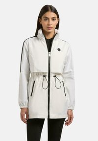 Короткое пальто Короткое пальто