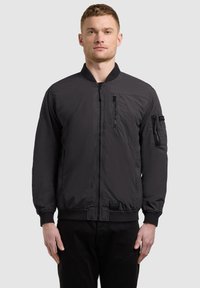 Куртка бомбер