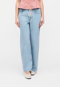 Джинсы Джинсы